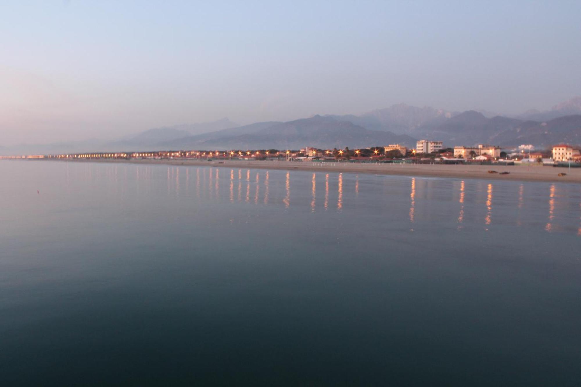 Hotel Azzurra Marina di Pietrasanta Eksteriør bilde