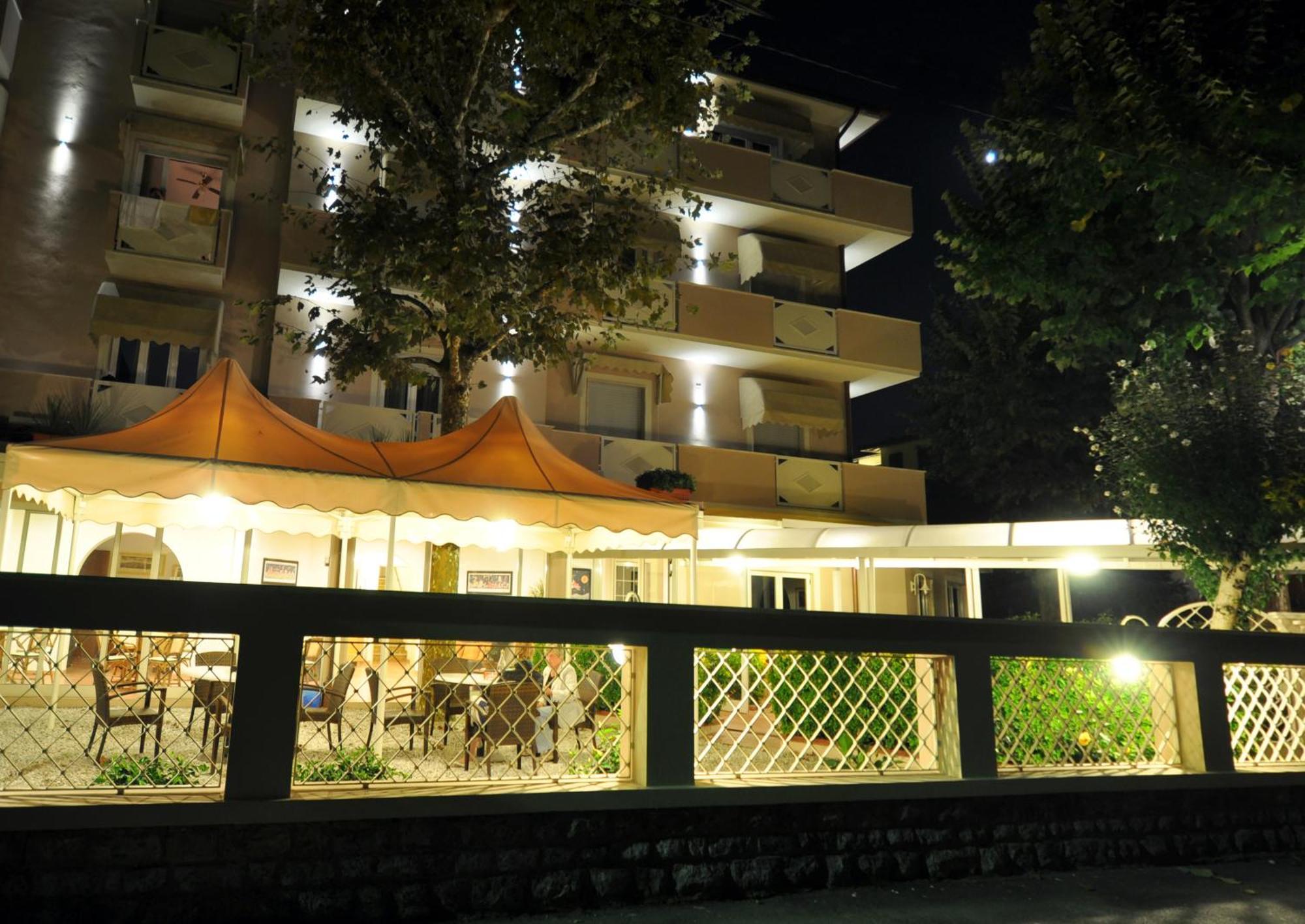 Hotel Azzurra Marina di Pietrasanta Eksteriør bilde
