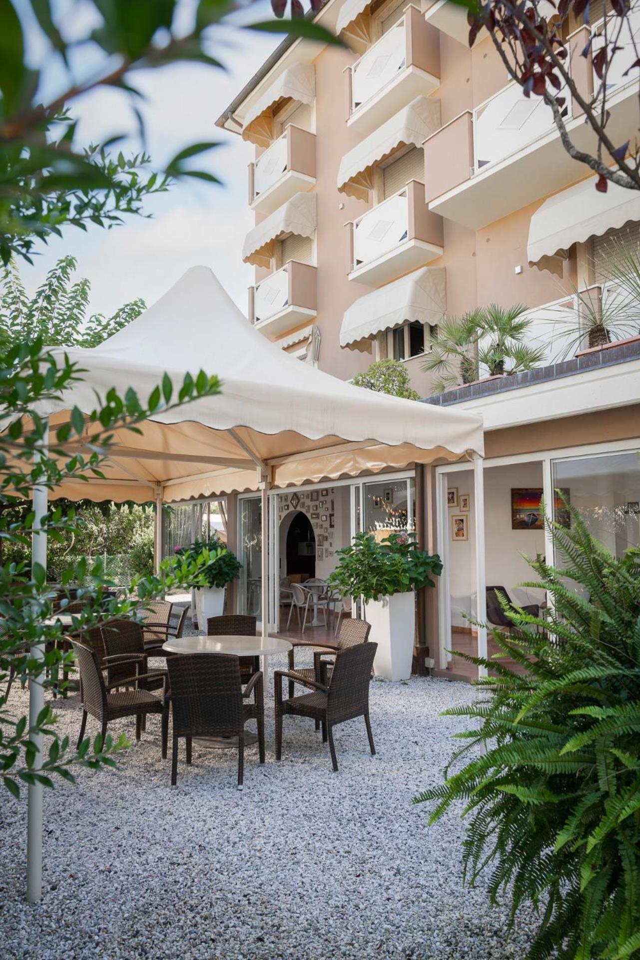 Hotel Azzurra Marina di Pietrasanta Eksteriør bilde